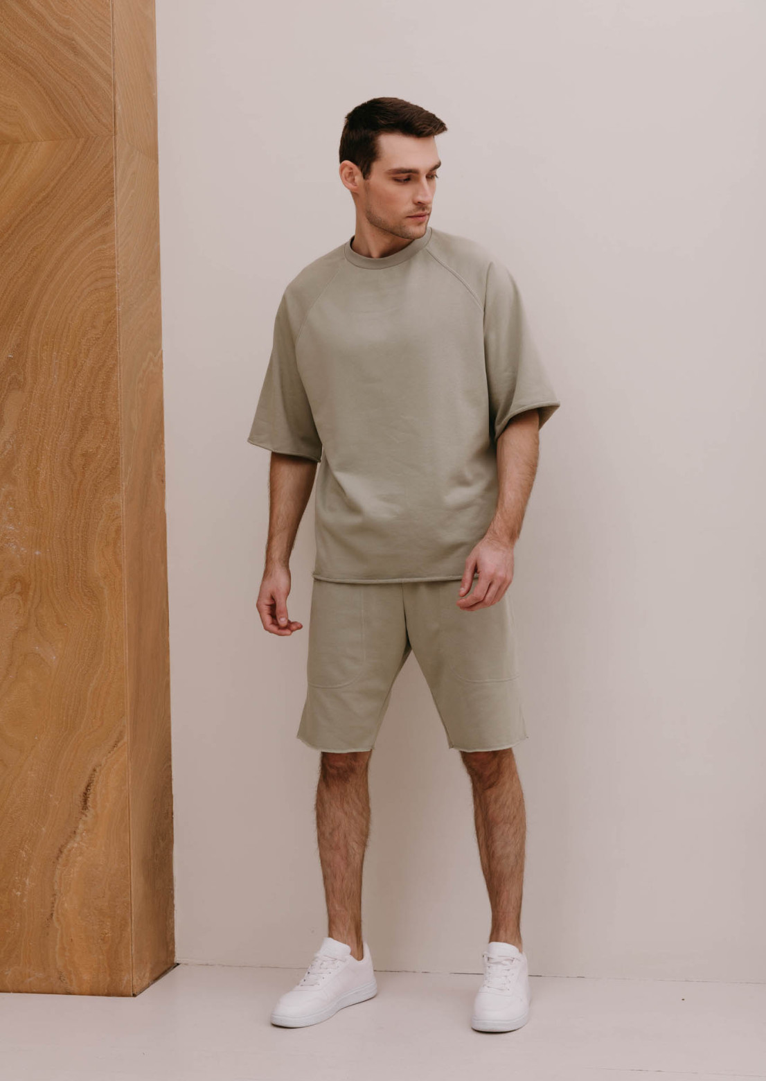 Light khaki color men elongated three-thread shorts